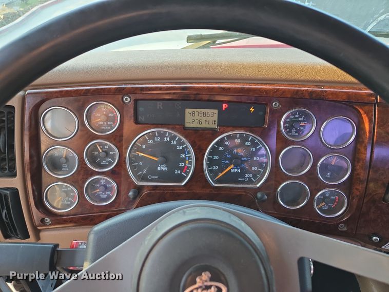 image for item EQ6849 2007 Mack Granite CV713 roll-off container truck