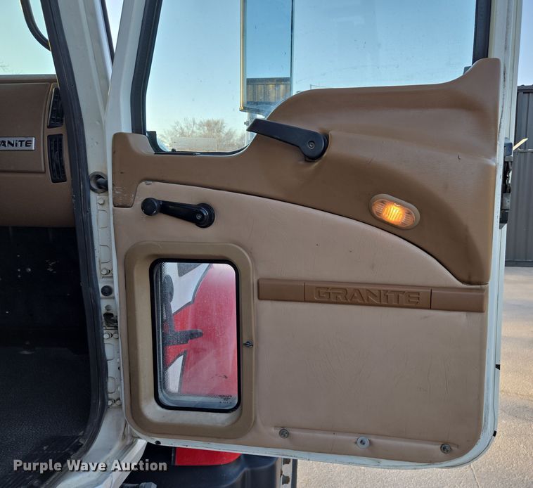 image for item EQ6849 2007 Mack Granite CV713 roll-off container truck