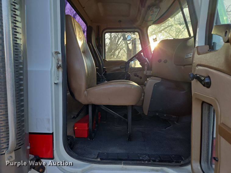 image for item EQ6849 2007 Mack Granite CV713 roll-off container truck