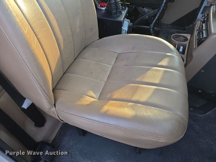 image for item EQ6849 2007 Mack Granite CV713 roll-off container truck