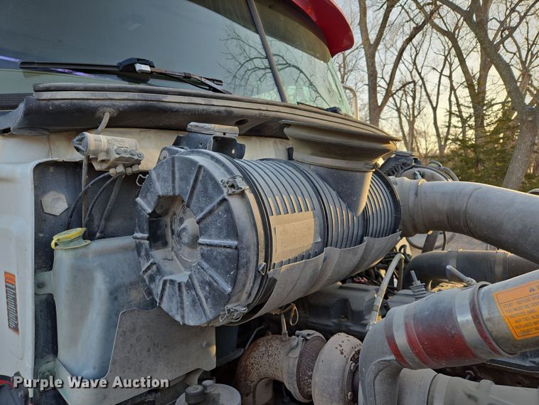 image for item EQ6849 2007 Mack Granite CV713 roll-off container truck