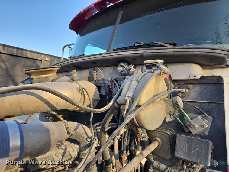 image for item EQ6849 2007 Mack Granite CV713 roll-off container truck