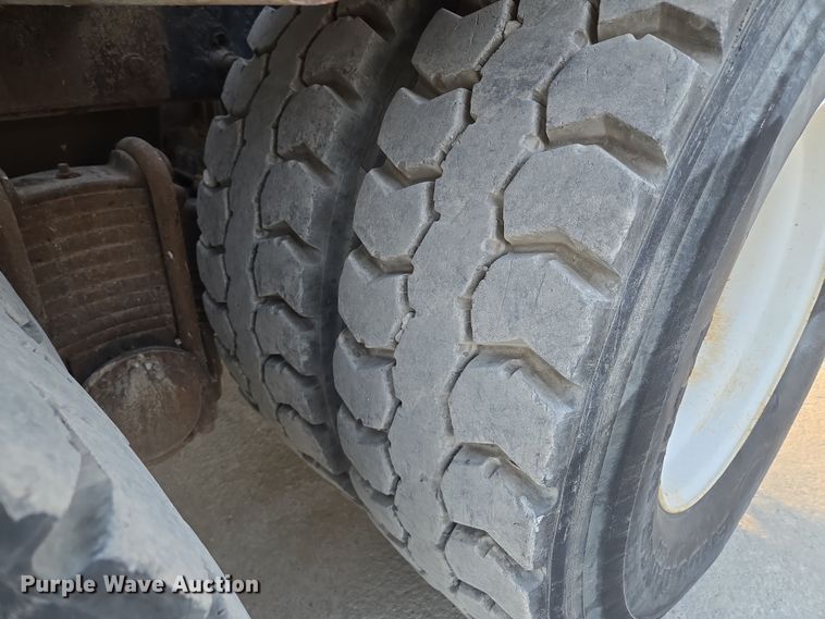 image for item EQ6849 2007 Mack Granite CV713 roll-off container truck