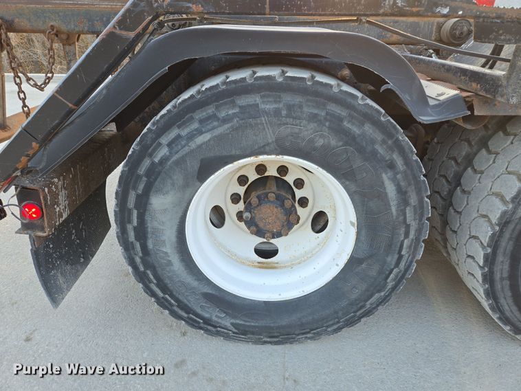 image for item EQ6849 2007 Mack Granite CV713 roll-off container truck