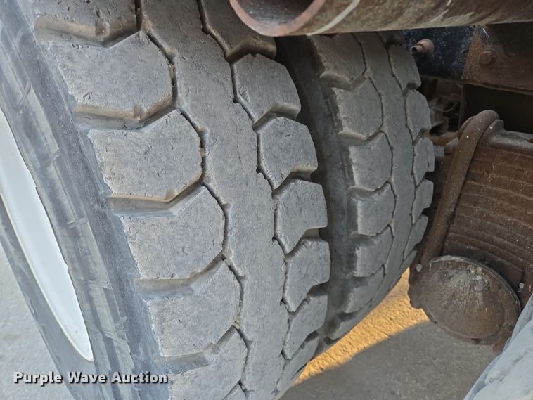 image for item EQ6849 2007 Mack Granite CV713 roll-off container truck