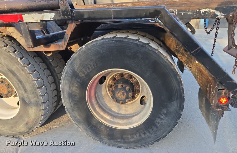 image for item EQ6849 2007 Mack Granite CV713 roll-off container truck