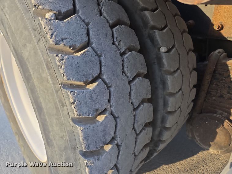 image for item EQ6849 2007 Mack Granite CV713 roll-off container truck