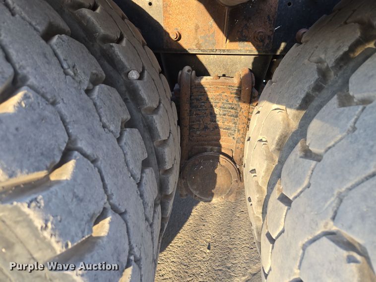 image for item EQ6849 2007 Mack Granite CV713 roll-off container truck