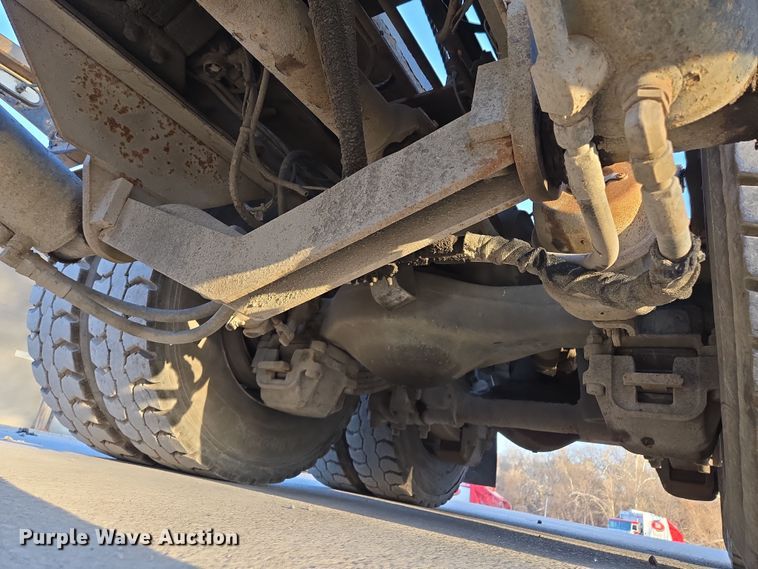 image for item EQ6849 2007 Mack Granite CV713 roll-off container truck