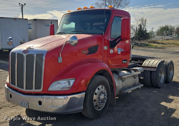 image for item EQ6860 2014 Peterbilt 579 semi truck