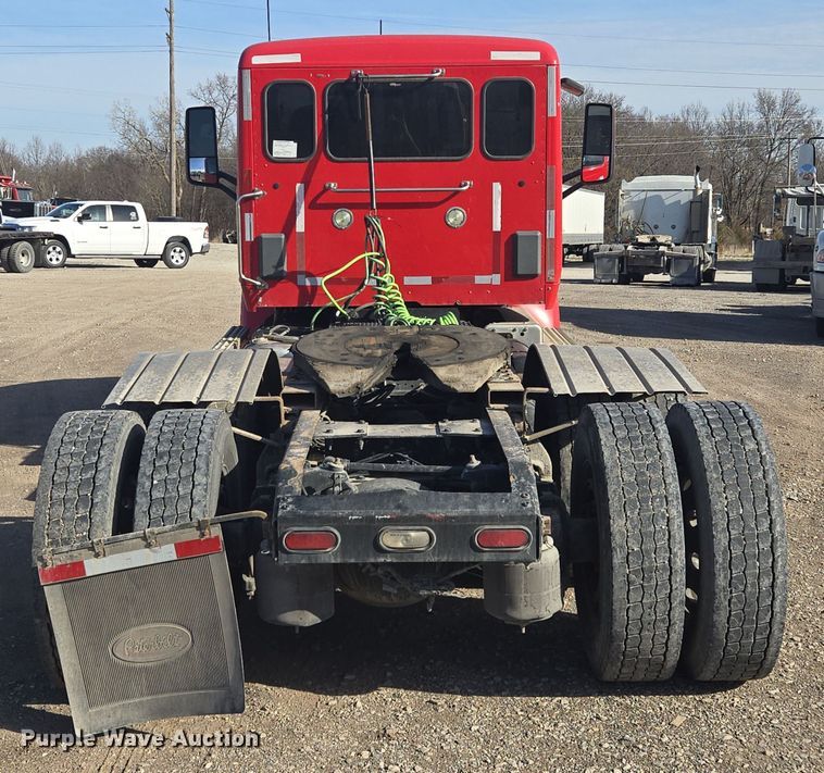 image for item EQ6860 2014 Peterbilt 579 semi truck