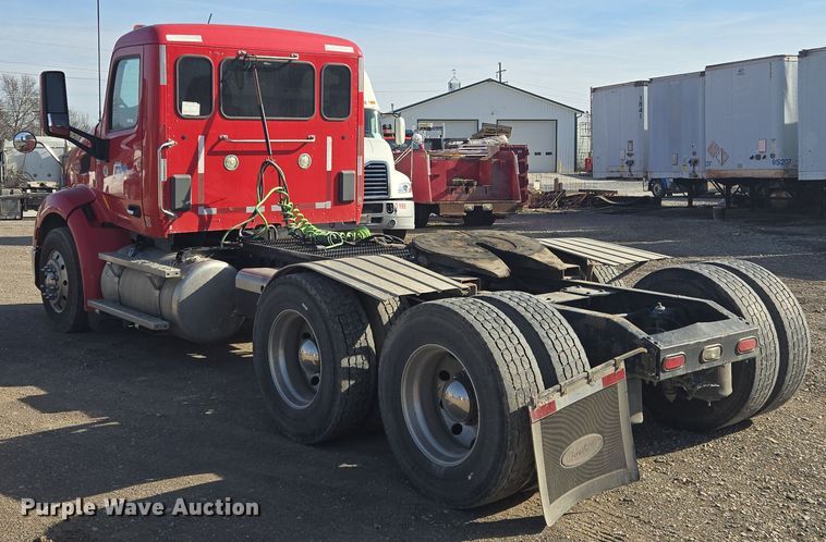 image for item EQ6860 2014 Peterbilt 579 semi truck