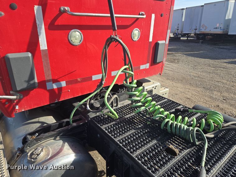 image for item EQ6860 2014 Peterbilt 579 semi truck