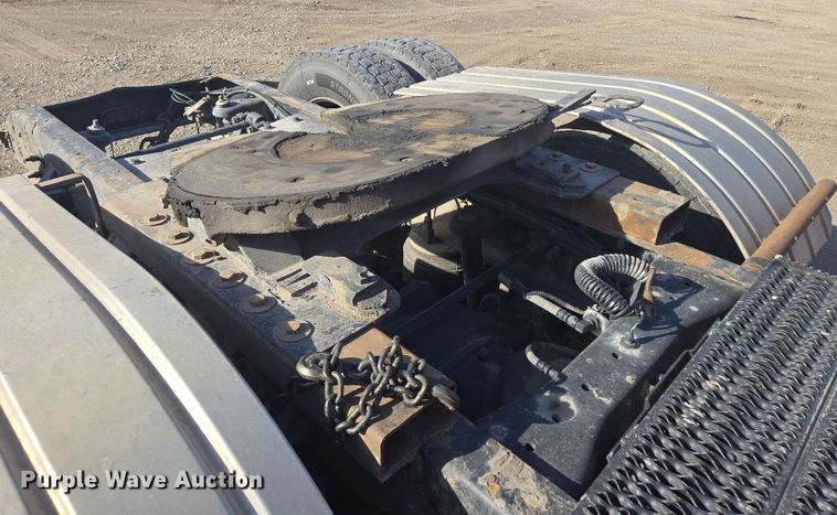 image for item EQ6860 2014 Peterbilt 579 semi truck