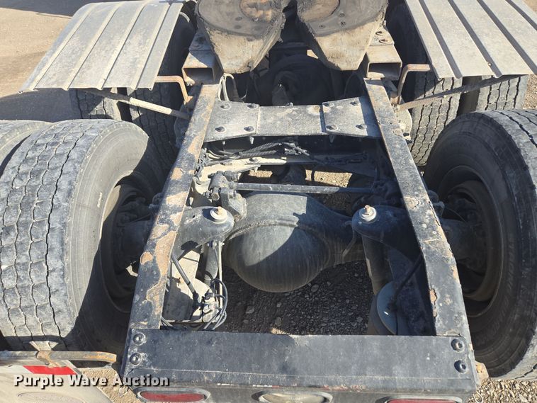 image for item EQ6860 2014 Peterbilt 579 semi truck