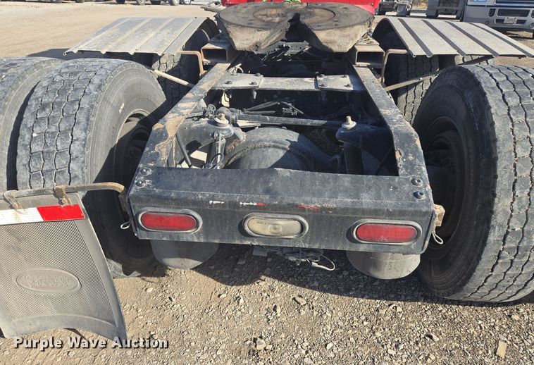 image for item EQ6860 2014 Peterbilt 579 semi truck