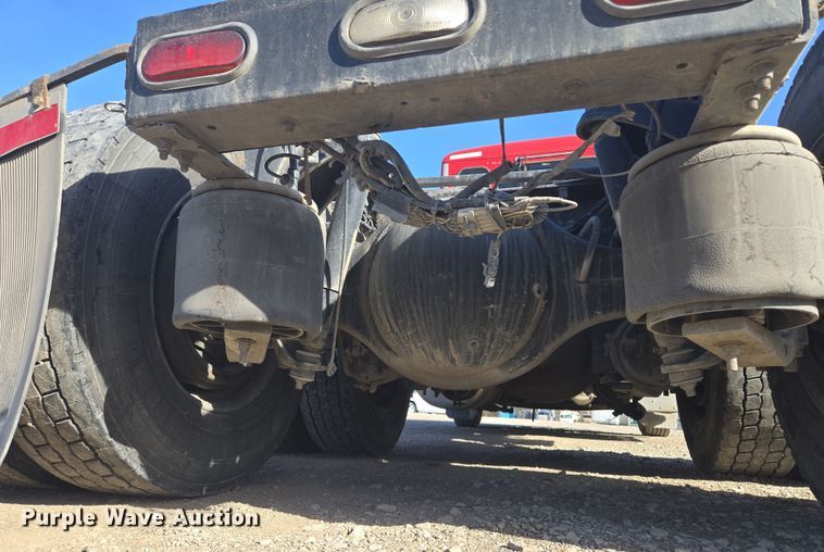 image for item EQ6860 2014 Peterbilt 579 semi truck