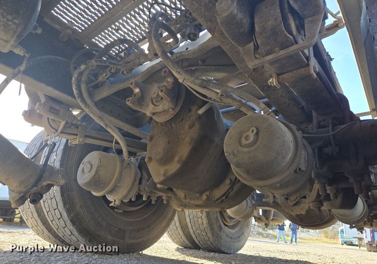 image for item EQ6860 2014 Peterbilt 579 semi truck