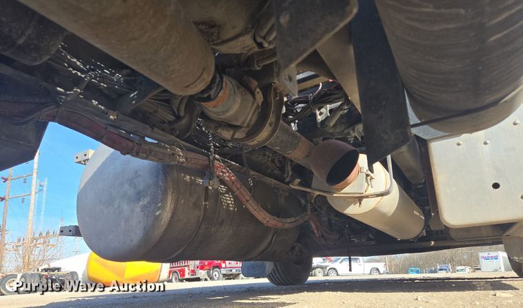 image for item EQ6860 2014 Peterbilt 579 semi truck