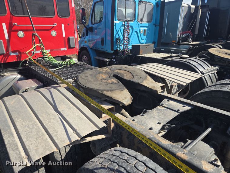 image for item EQ6860 2014 Peterbilt 579 semi truck