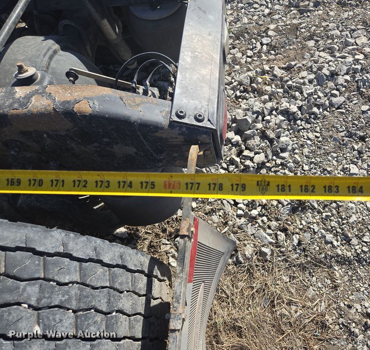 image for item EQ6860 2014 Peterbilt 579 semi truck