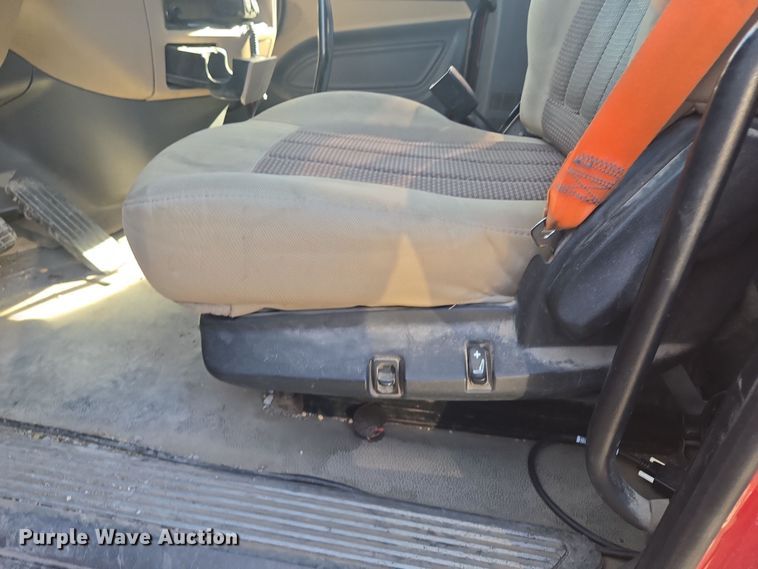 image for item EQ6860 2014 Peterbilt 579 semi truck