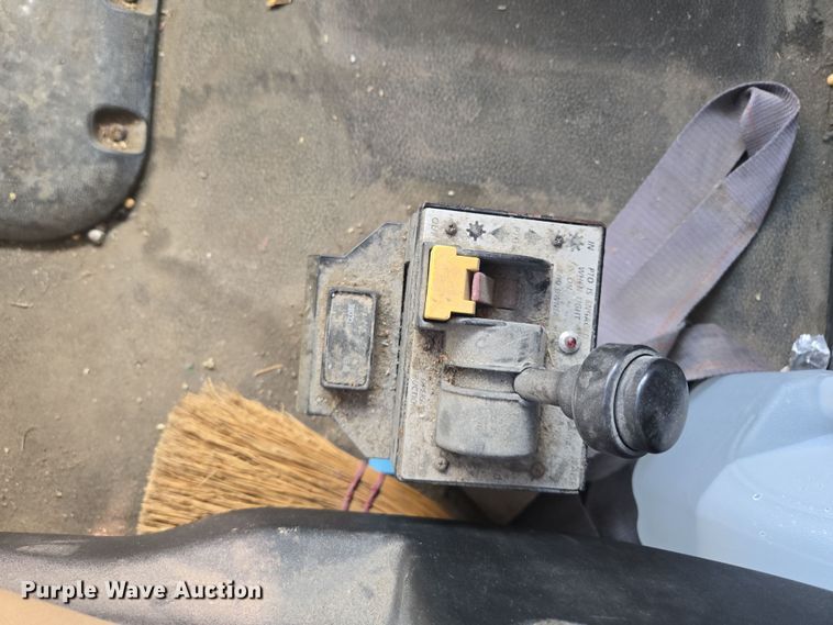 image for item EQ6860 2014 Peterbilt 579 semi truck