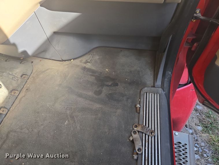 image for item EQ6860 2014 Peterbilt 579 semi truck