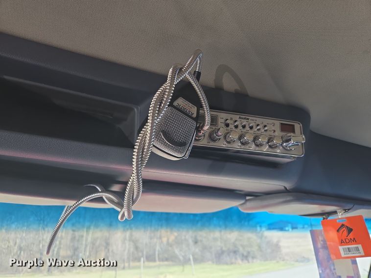 image for item EQ6860 2014 Peterbilt 579 semi truck