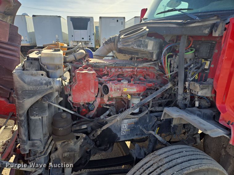 image for item EQ6860 2014 Peterbilt 579 semi truck