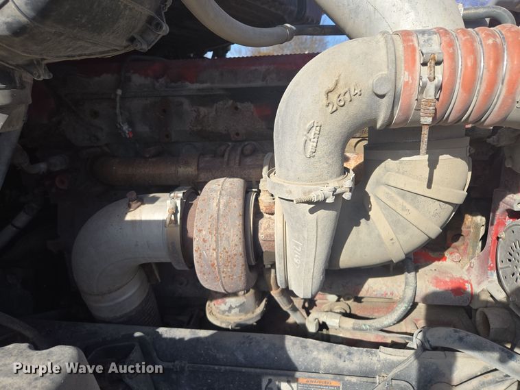 image for item EQ6860 2014 Peterbilt 579 semi truck