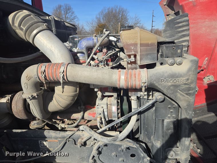 image for item EQ6860 2014 Peterbilt 579 semi truck