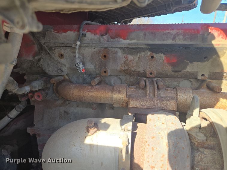 image for item EQ6860 2014 Peterbilt 579 semi truck