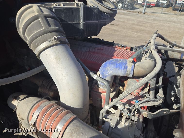 image for item EQ6860 2014 Peterbilt 579 semi truck