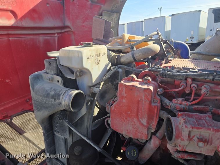 image for item EQ6860 2014 Peterbilt 579 semi truck