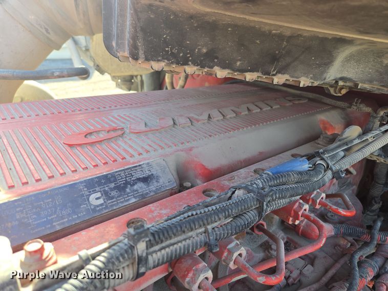 image for item EQ6860 2014 Peterbilt 579 semi truck