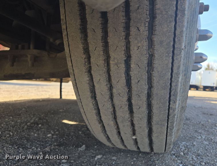 image for item EQ6860 2014 Peterbilt 579 semi truck