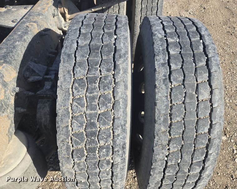 image for item EQ6860 2014 Peterbilt 579 semi truck