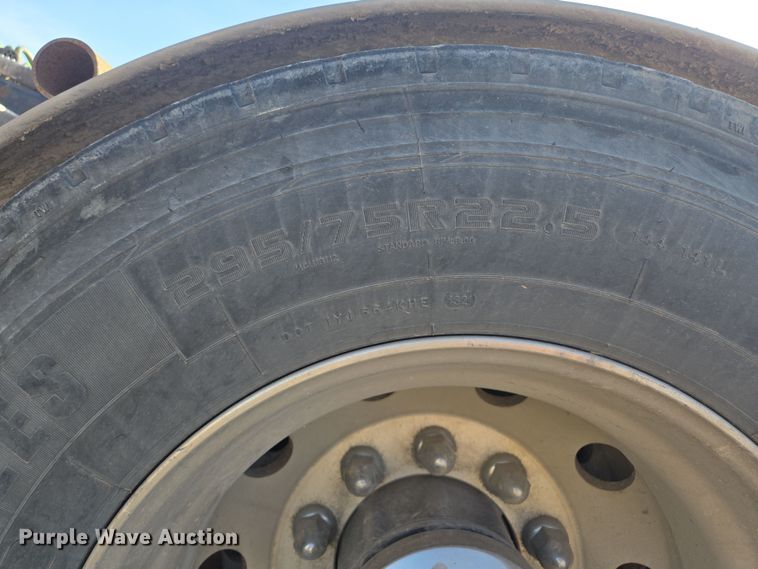 image for item EQ6860 2014 Peterbilt 579 semi truck