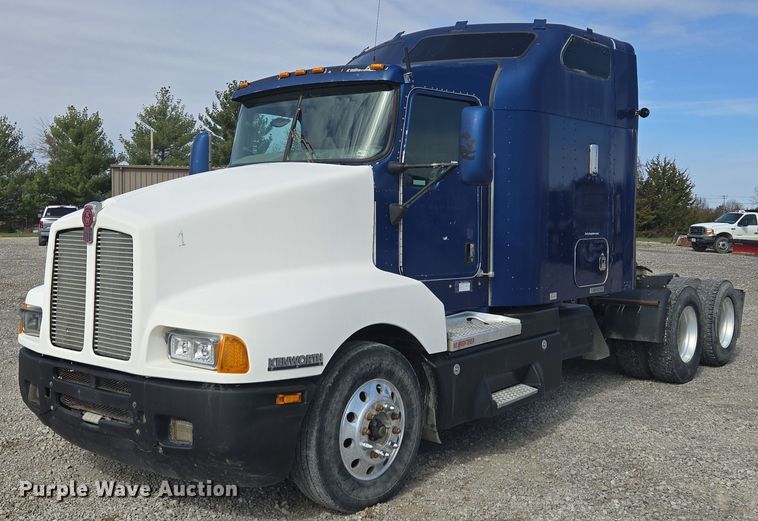 image for item EQ6895 2007 Kenworth T600 semi truck