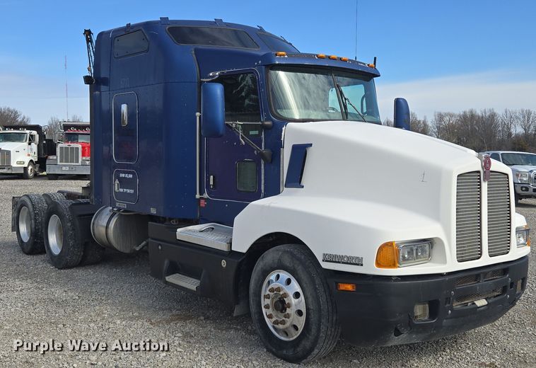 image for item EQ6895 2007 Kenworth T600 semi truck