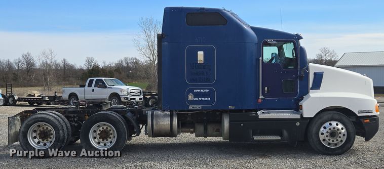 image for item EQ6895 2007 Kenworth T600 semi truck