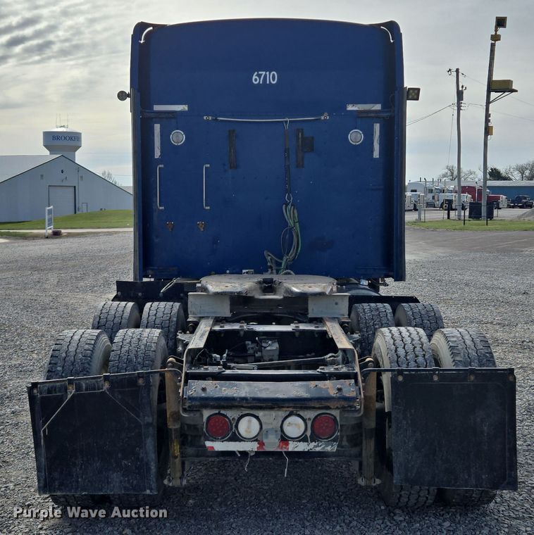 image for item EQ6895 2007 Kenworth T600 semi truck