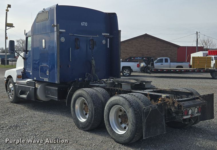 image for item EQ6895 2007 Kenworth T600 semi truck