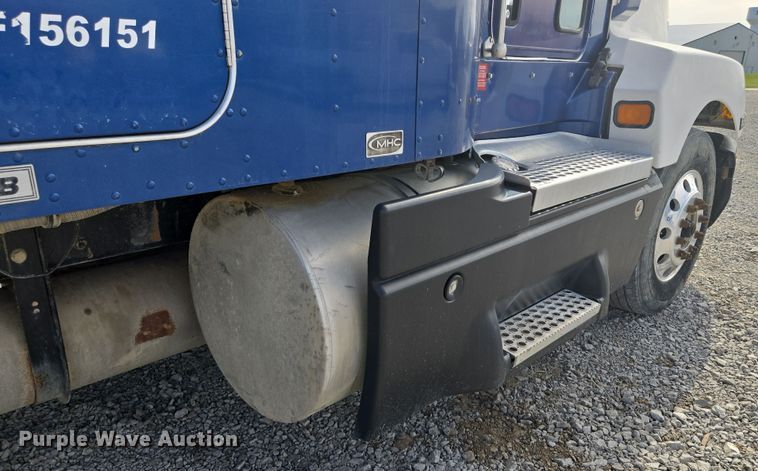 image for item EQ6895 2007 Kenworth T600 semi truck