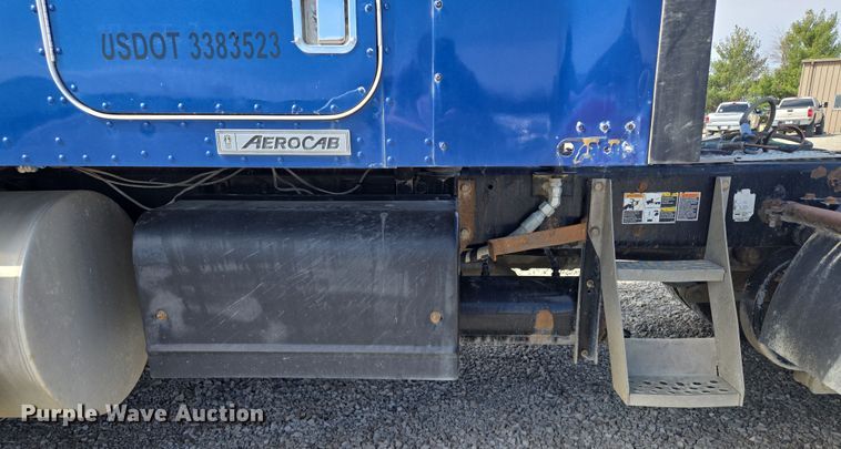 image for item EQ6895 2007 Kenworth T600 semi truck