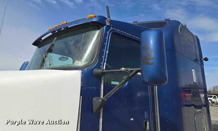 image for item EQ6895 2007 Kenworth T600 semi truck
