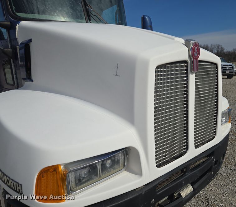 image for item EQ6895 2007 Kenworth T600 semi truck