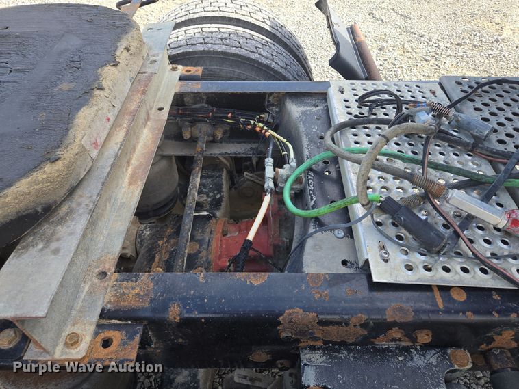 image for item EQ6895 2007 Kenworth T600 semi truck