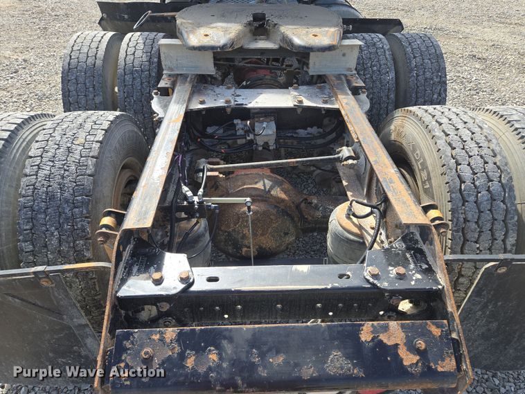 image for item EQ6895 2007 Kenworth T600 semi truck